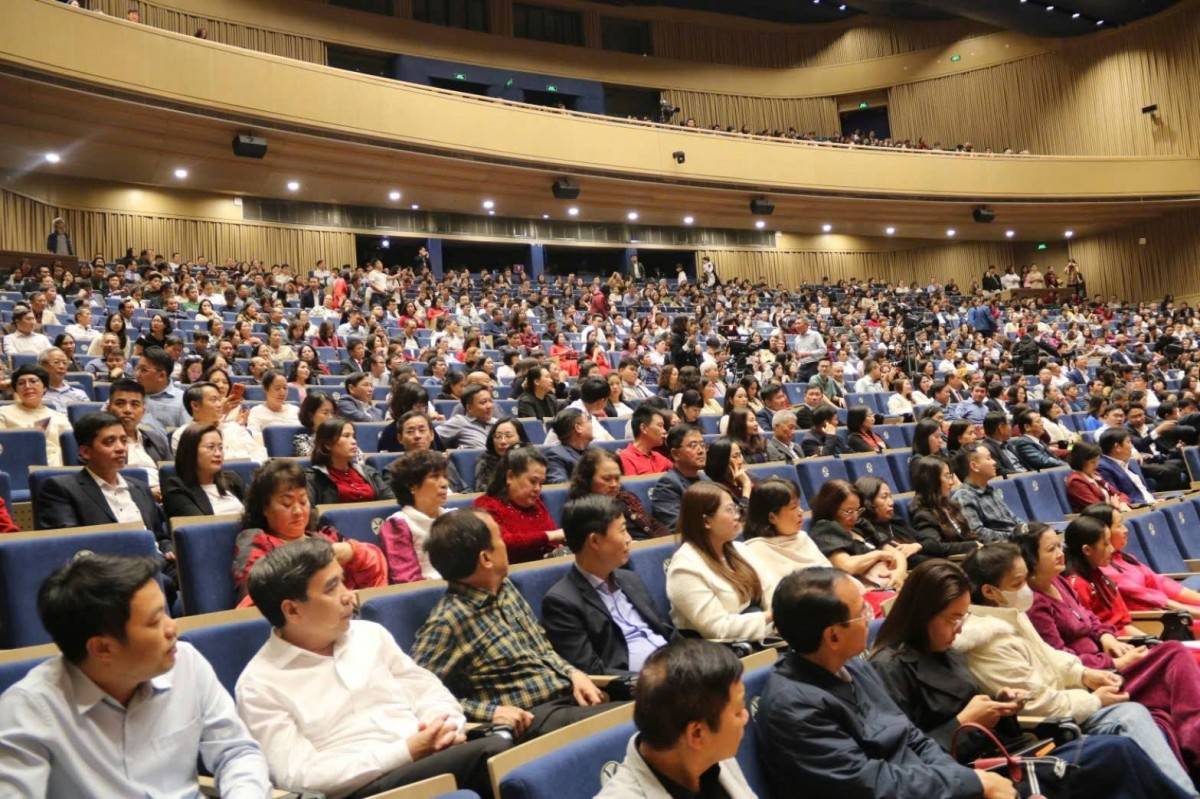 Nhà hát Hoa Phượng với 1.350 ghế, trang thiết bị hiện đại, đáp ứng tiêu chuẩn tổ chức các chương trình nghệ thuật lớn