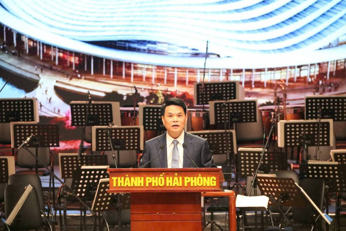 Chủ tịch UBND TP Hải Phòng Lê Ngọc Châu phát biểu khai trương Nhà hát Hoa phượng. Ảnh: ĐT