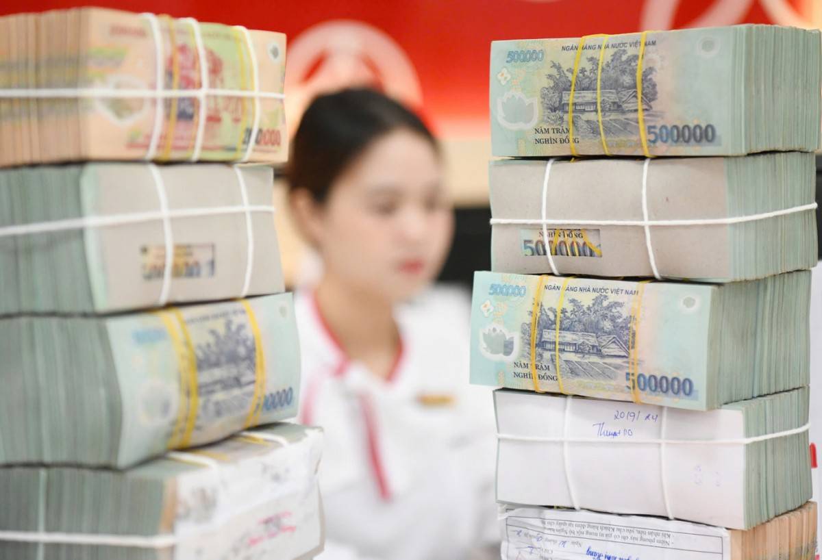 Ngân hàng Nhà nước hút ròng mạnh thanh khoản liên ngân hàng duy trì mức cao
