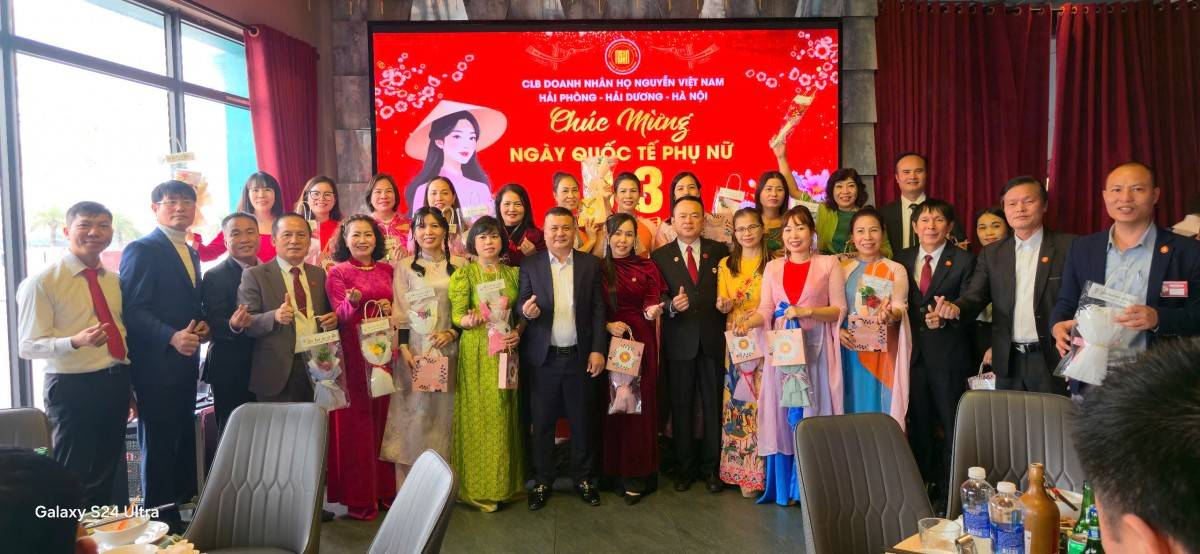 Trao hoa và quà tới Doanh nhân nữ CLB họ Nguyễn  Hải Phòng nhân ngày Quốc tế phụ nữ  8/3