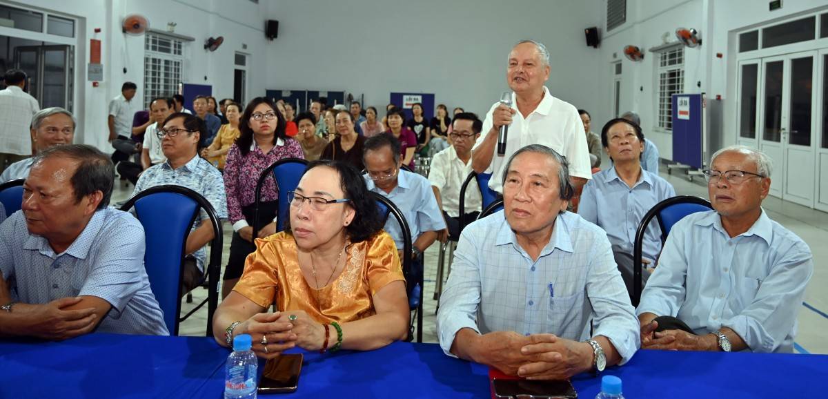 Khánh Hòa: Hội nghị tiếp xúc cử tri Phường Nam Nha Trang và xã Vạn Hưng với những người ứng cử đại biểu Quốc Hội, và HĐND các cấp