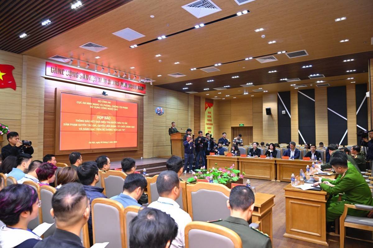 Triệt phá đường dây web lậu "Xôi Lạc TV", khởi tố 30 bị can liên quan