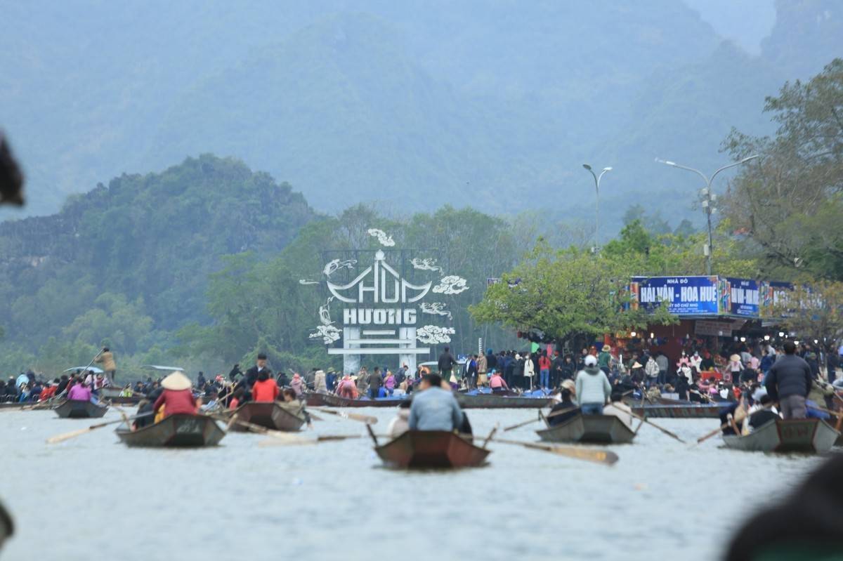 Hà Nội nghiên cứu thí điểm xuồng điện và xích lô điện phục vụ du lịch