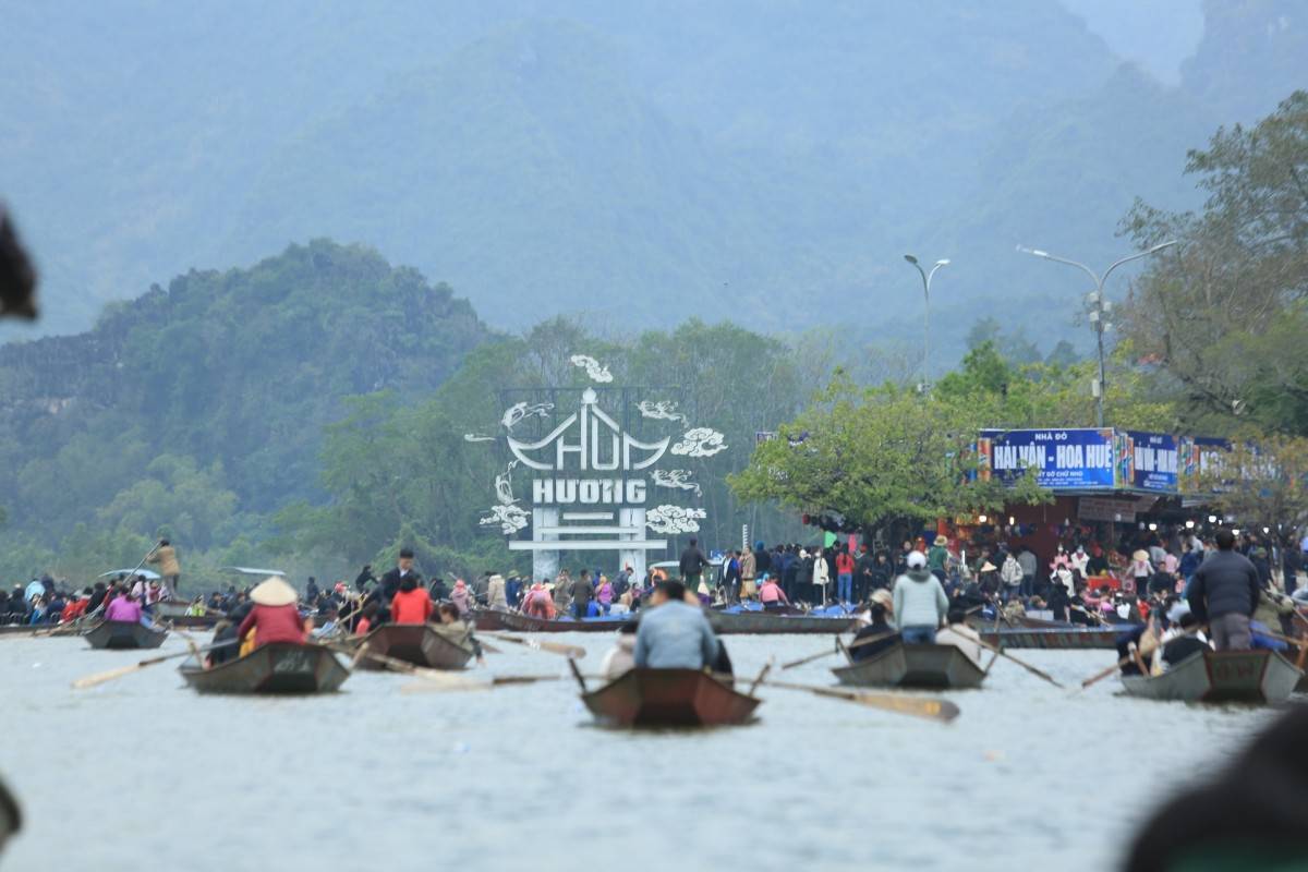 Hà Nội nghiên cứu thí điểm xuồng điện và xích lô điện phục vụ du lịch