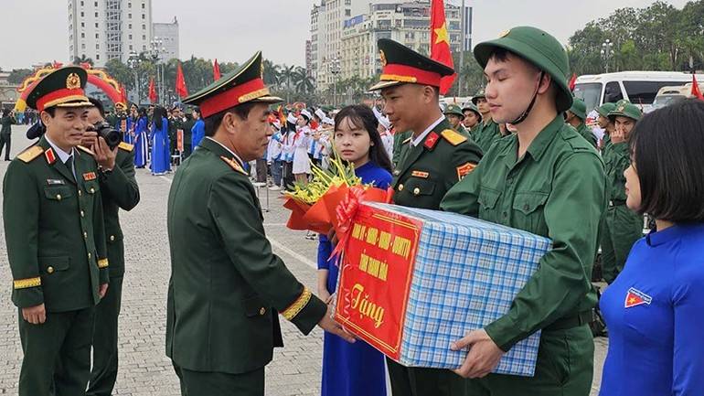 Thanh Hóa: Sôi nổi ngày Hội Tòng quân - hàng nghìn thanh niên lên đường nhập ngũ