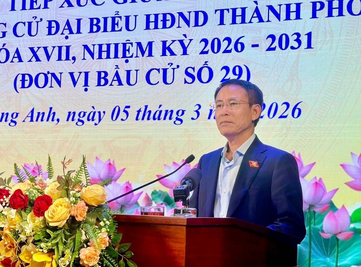 Phó Bí thư Thường trực Thành ủy Nguyễn Trọng Đông trình bày chương trình hành động trước cử tri. 