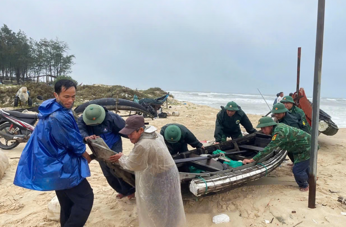 Quảng Trị: Sóng lớn gây sạt lở hơn 250m bờ biển Mỹ Thủy