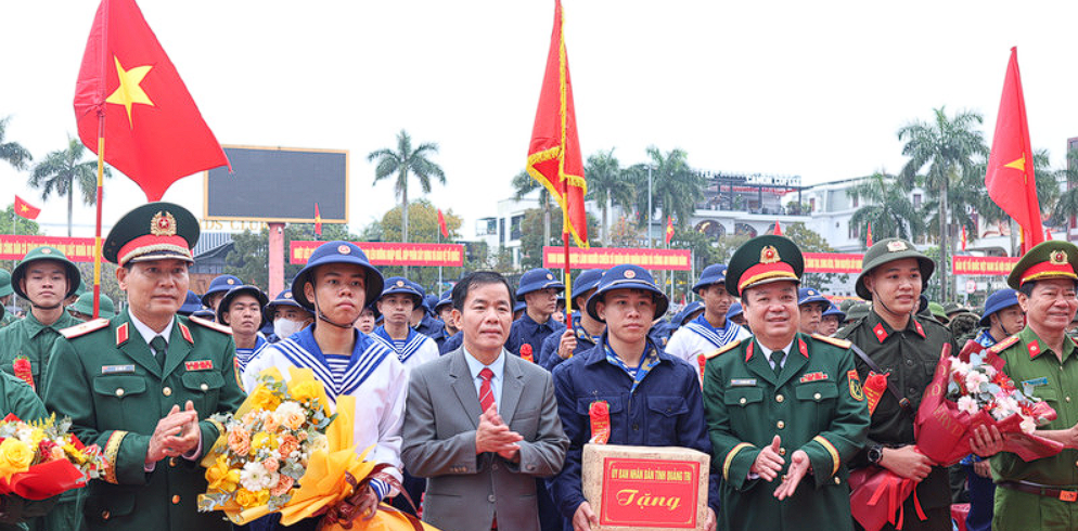 Quảng Trị: Hàng nghìn thanh niên hăng hái lên đường nhập ngũ năm 2026