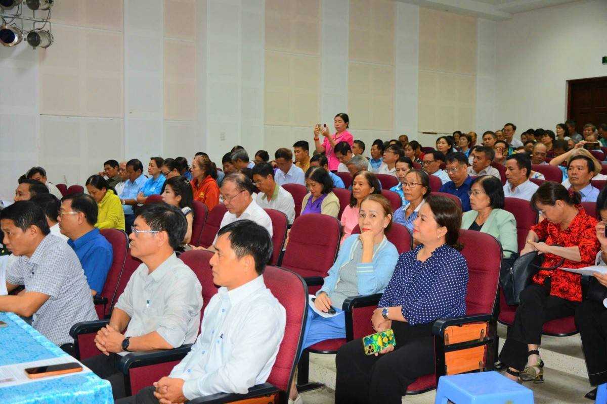 Quang cảnh hội nghị tiếp xúc cử tri tại phường 