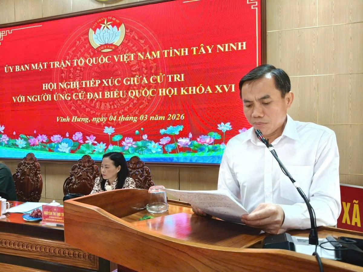 Ứng viên Đại biểu Quốc hội khóa XVI Lê Công Đỉnh - Ủy viên BTV Tỉnh ủy, Bí thư Đảng ủy, Chủ tịch HĐND Phường Long An, tỉnh Tây Ninh tại buổi tiếp xúc cử tri