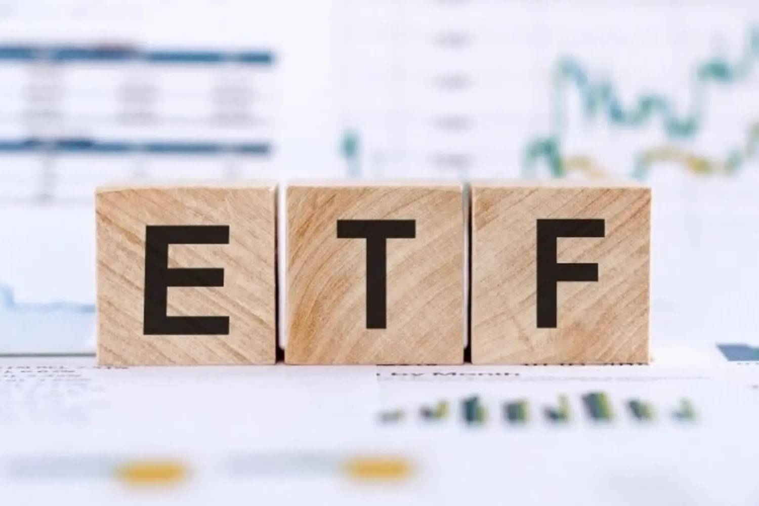 Dòng tiền dịch chuyển, giao dịch ETF tăng mạnh trong tháng 2