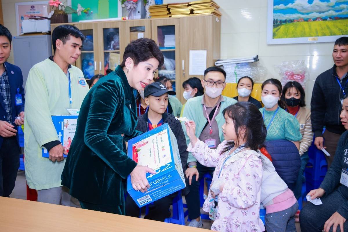 Cô Đoàn Lê Phong, Phó Chủ Tịch Hội Phụ Nữ Từ Thiện TP. Hồ Chí Minh (WOCA), cho biết: “Chương trình “Xuân Yêu Thương” của Herbalife Việt Nam luôn là một sự kiện đầy niềm vui và đáng nhớ đối với các cháu thiếu nhi tại bảy mái ấm trực thuộc hội. Niềm hạnh phúc và hân hoan trên gương mặt các cháu là vô giá. Chúng tôi vô cùng trân quý và biết ơn sự hỗ trợ liên tục từ Herbalife Việt Nam dành cho các cháu.”