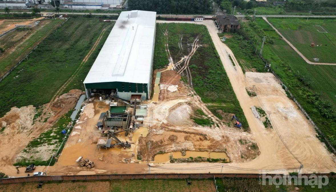 Phú Thọ: Bị yêu cầu dừng, nhà máy AAC vẫn sản xuất bột đá