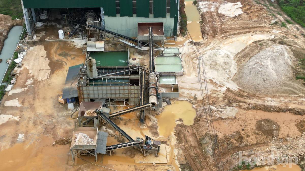 Phú Thọ: Bị yêu cầu dừng, nhà máy AAC vẫn sản xuất bột đá