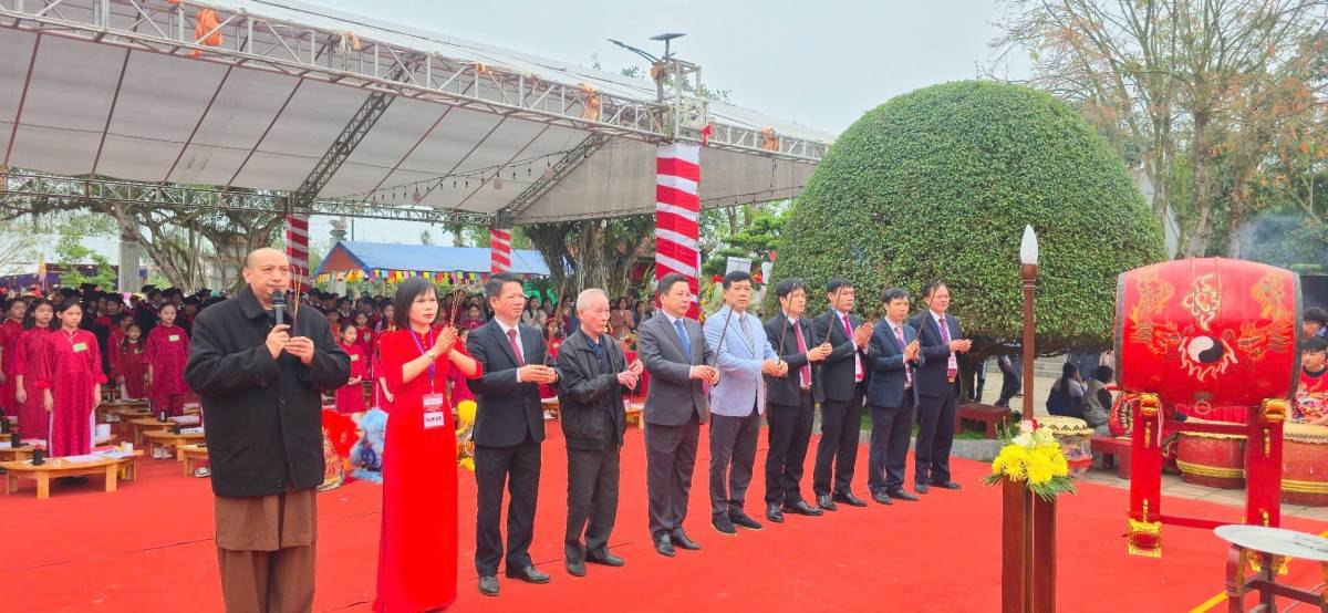 Nét mực đầu tiên nơi Đền Gắm – khi truyền thống hiếu học thắp sáng khát vọng tương lai