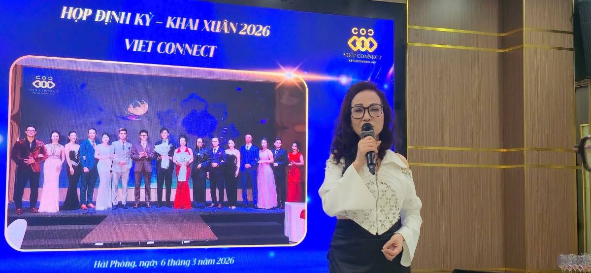 bà Phạm Kim Hoa – Chủ tịch Hội Doanh nhân VietConnect Hải Phòng phát biểu