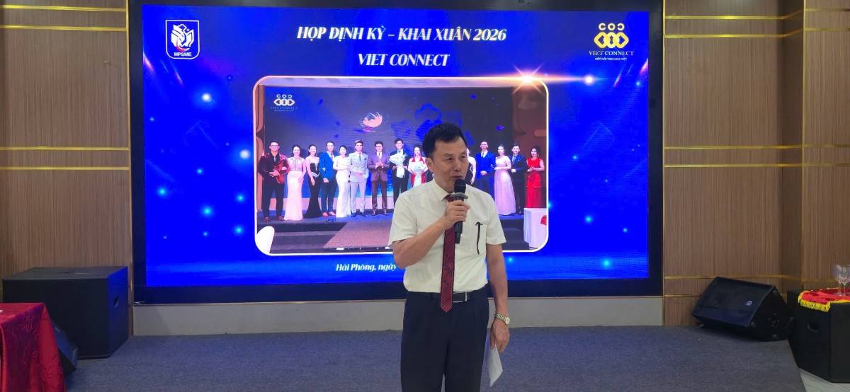 Ông Hoàng Văn Khánh PCT hh dnnvv phát biêu và ghi nhận nỗ lực của vietconnect trong năm qua