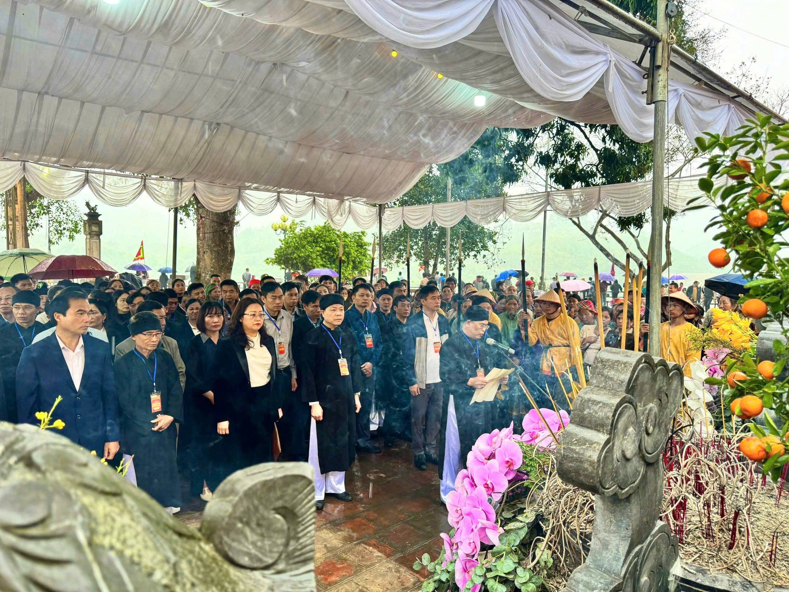 Bà Giàng Thị Dung – PBT tỉnh ủy – Chủ tịch UB MTTQ tỉnh Lào Cai dự Lễ hội Đền Nhược Sơn năm 2026.