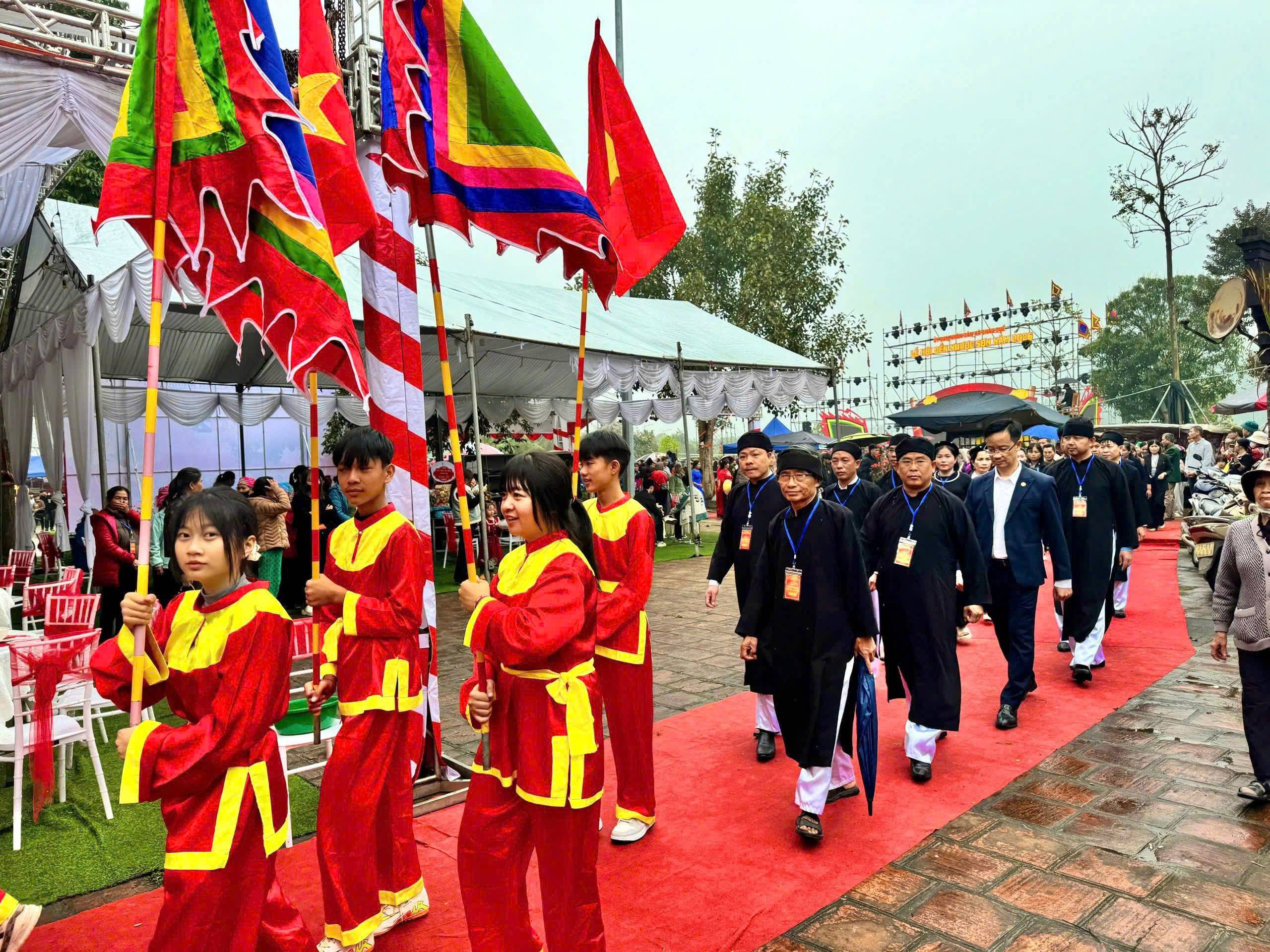 Lễ hội đền Nhược Sơn ở Châu Quế (Lào Cai): Nghi lễ mổ trâu linh thiêng thu hút khách du lịch