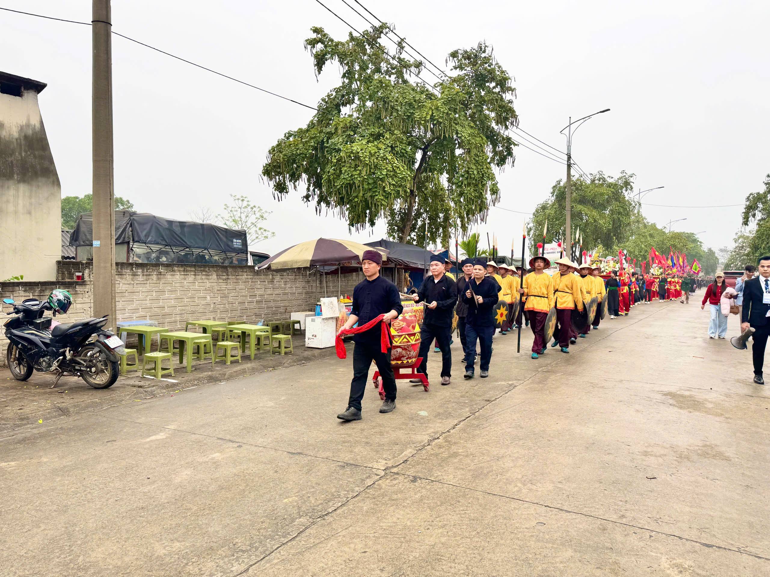 Lễ hội đền Nhược Sơn ở Châu Quế (Lào Cai): Nghi lễ mổ trâu linh thiêng thu hút khách du lịch
