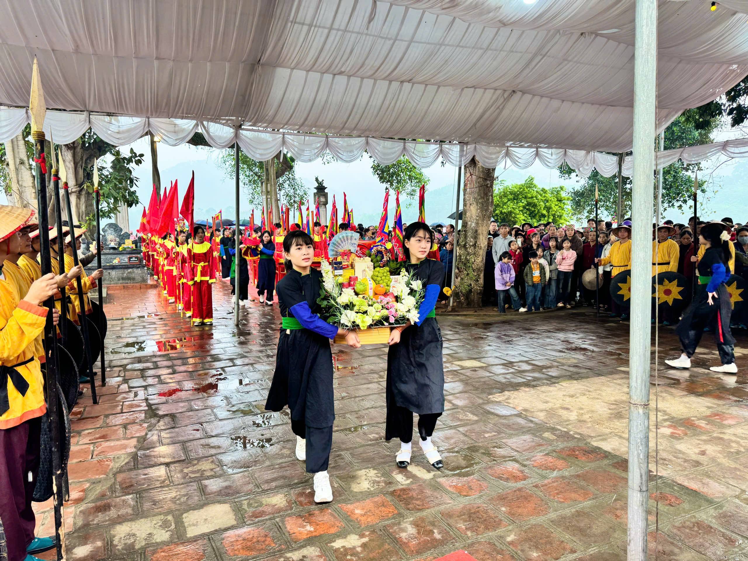 Lễ hội đền Nhược Sơn ở Châu Quế (Lào Cai): Nghi lễ mổ trâu linh thiêng thu hút khách du lịch