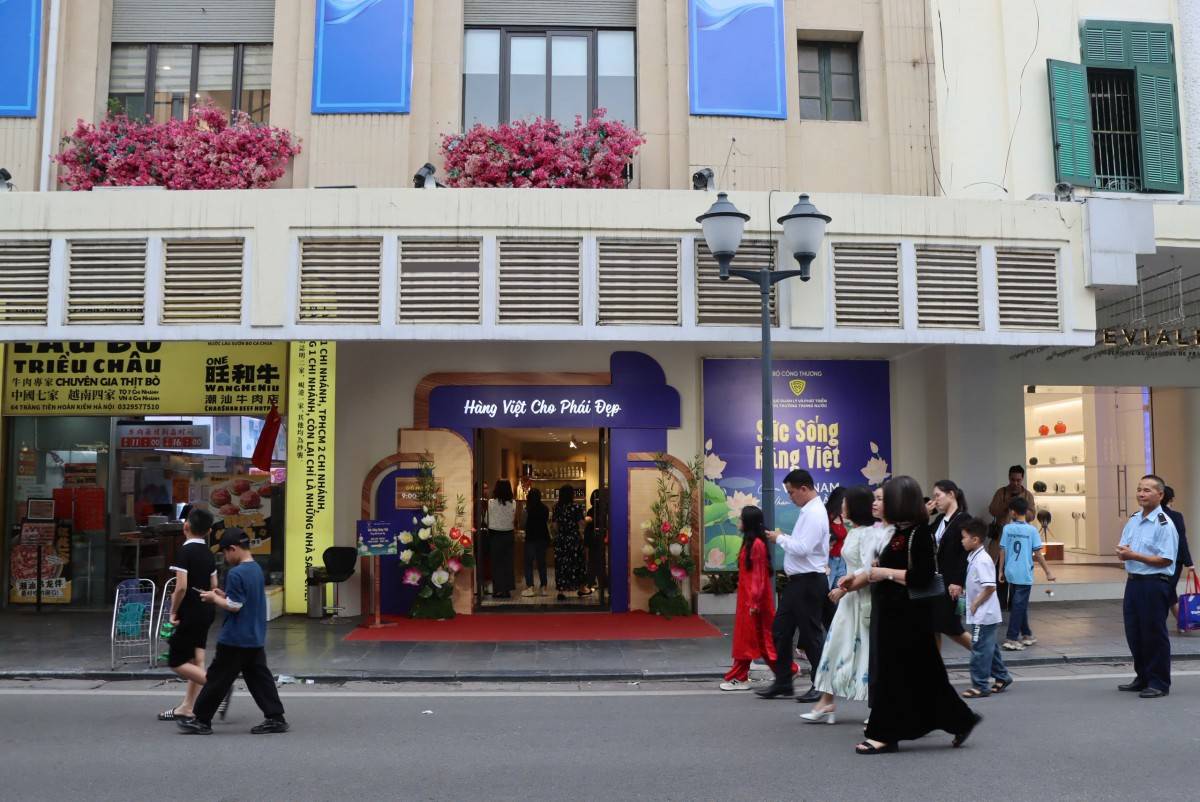 Livestream “Sức sống hàng Việt”: Cục trưởng Trần Hữu Linh cùng KOL quảng bá sản phẩm Việt