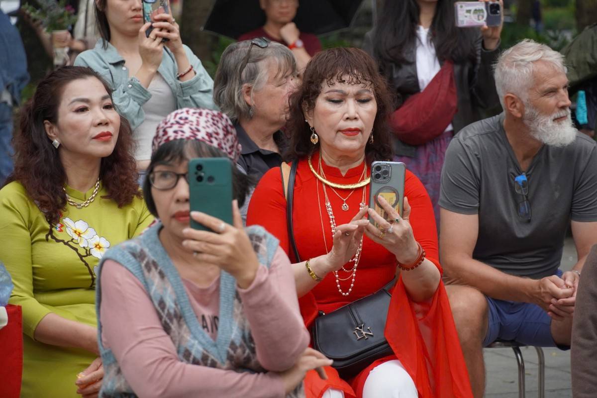 Hà Nội: Nhạc Jazz vang bên hồ Gươm trong chiều 8/3