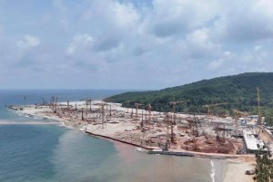 Đại công trường hạ tầng đối mặt nguy cơ chậm tiến độ khi giá dầu tăng sốc