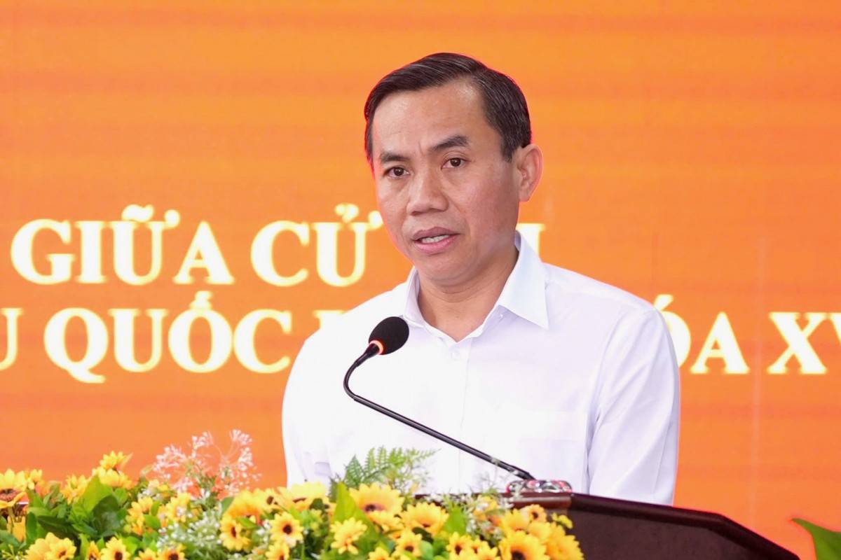 Ứng viên Đại biểu Quốc hội khóa XVI Lê Công Đỉnh - Ủy viên BTV Tỉnh ủy, Bí thư Đảng ủy, Chủ tịch HĐND phường Long An, tỉnh Tây Ninh tại buổi tiếp xúc cử tri