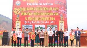 Đua mảng trên hồ Đồng Sung – trải nghiệm văn hóa sông nước độc đáo của Mỏ Vàng