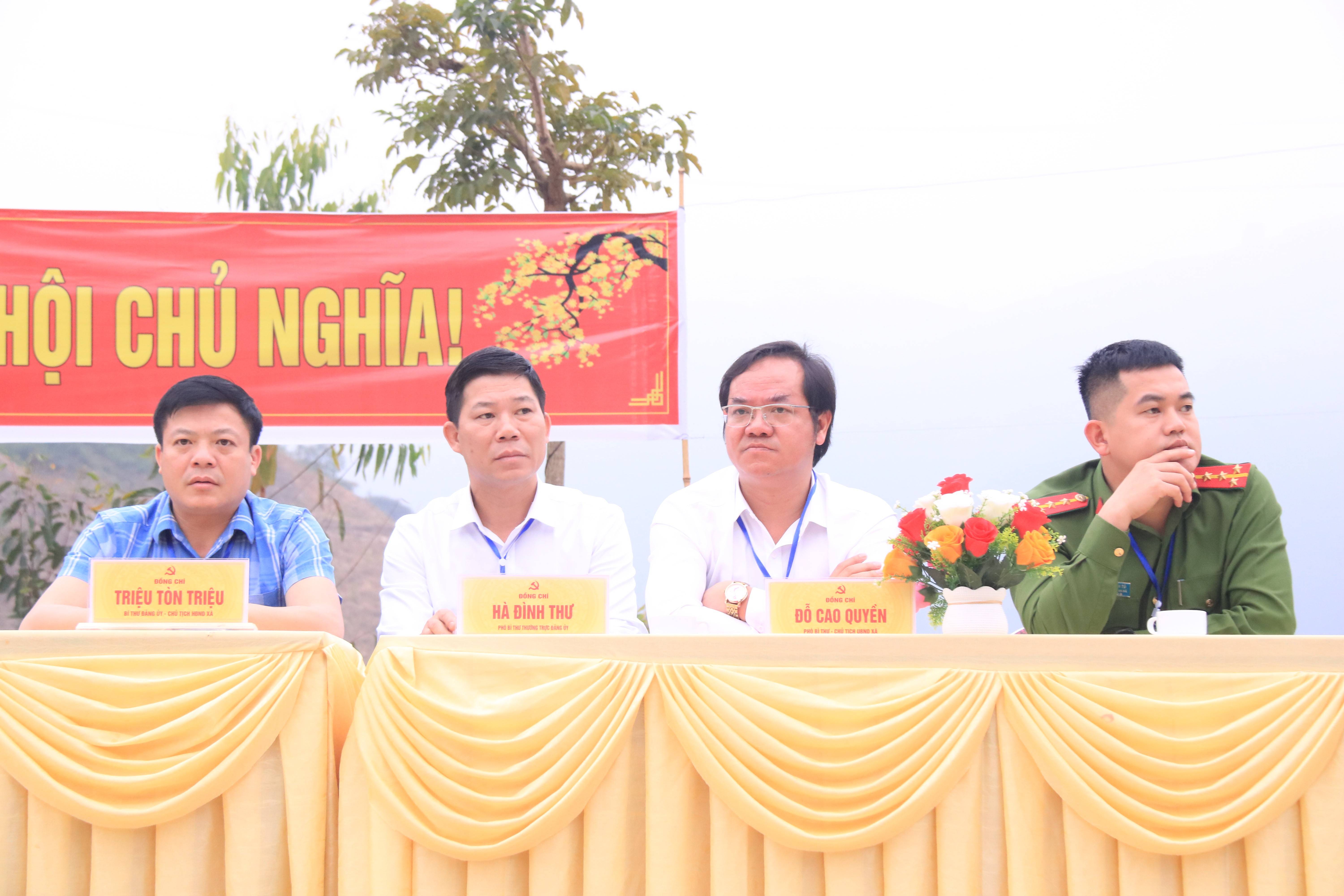 Đua mảng trên hồ Đồng Sung – trải nghiệm văn hóa sông nước độc đáo của Mỏ Vàng