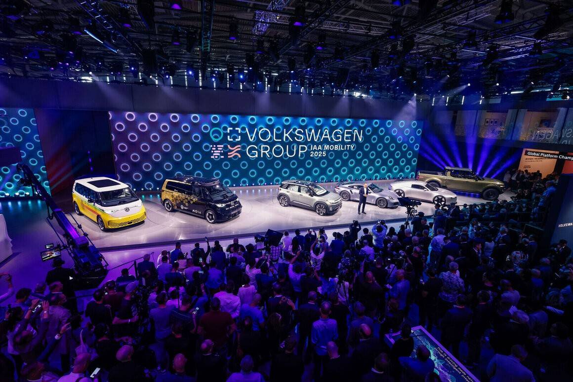 CEO Oliver Blume và cuộc chuyển mình điện hóa của tập đoàn Volkswagen  IAA Mobility 2025