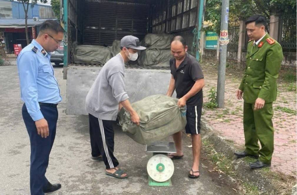 Kịp thời chặn đứng đường đến bàn ăn của 600 kg nầm lợn đông lạnh không rõ nguồn gốc