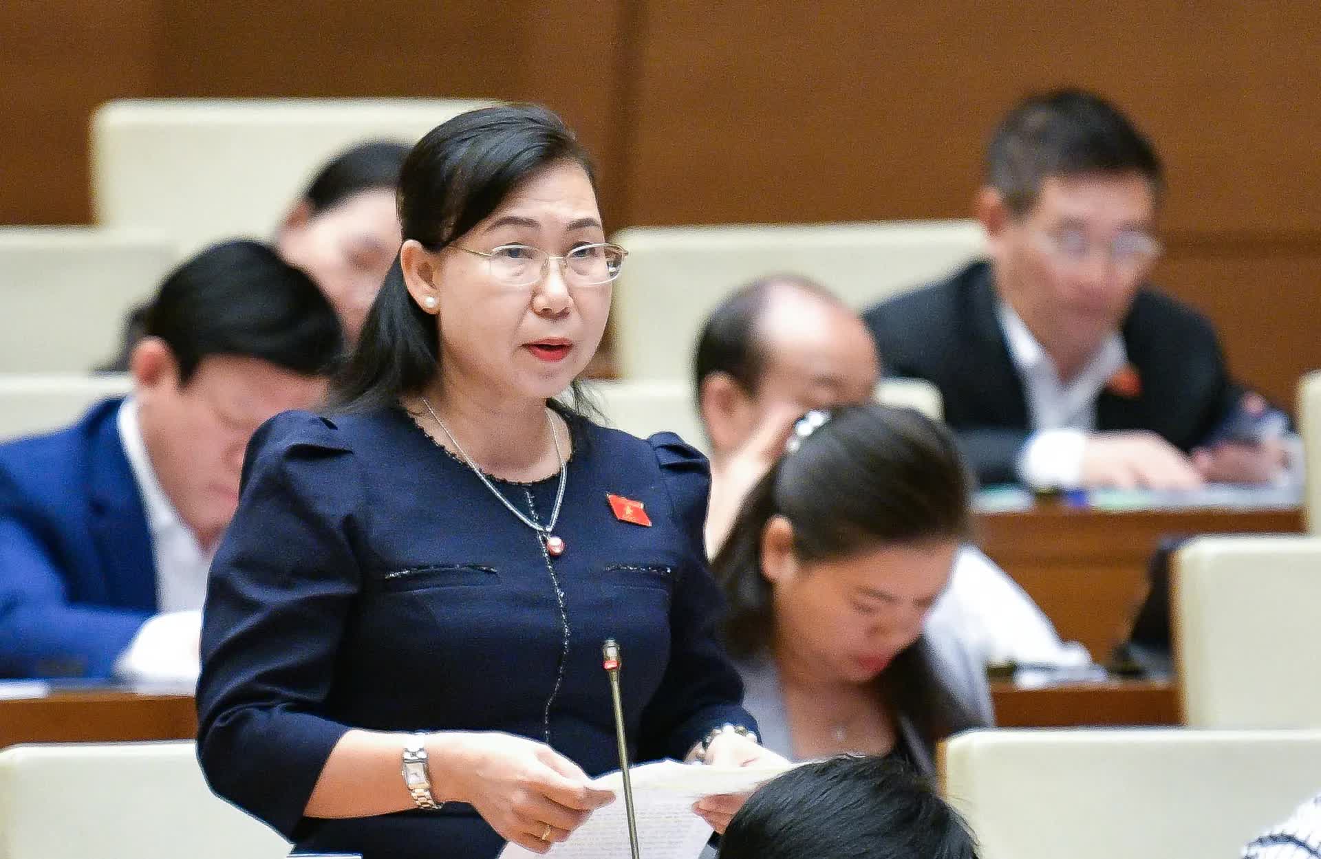 Ứng viên đại biểu quốc hội khóa XVI Phan Thị Mỹ Dung Phát biểu tại nghị trường Quốc hội khóa XV (ảnh: quochoi.vn)