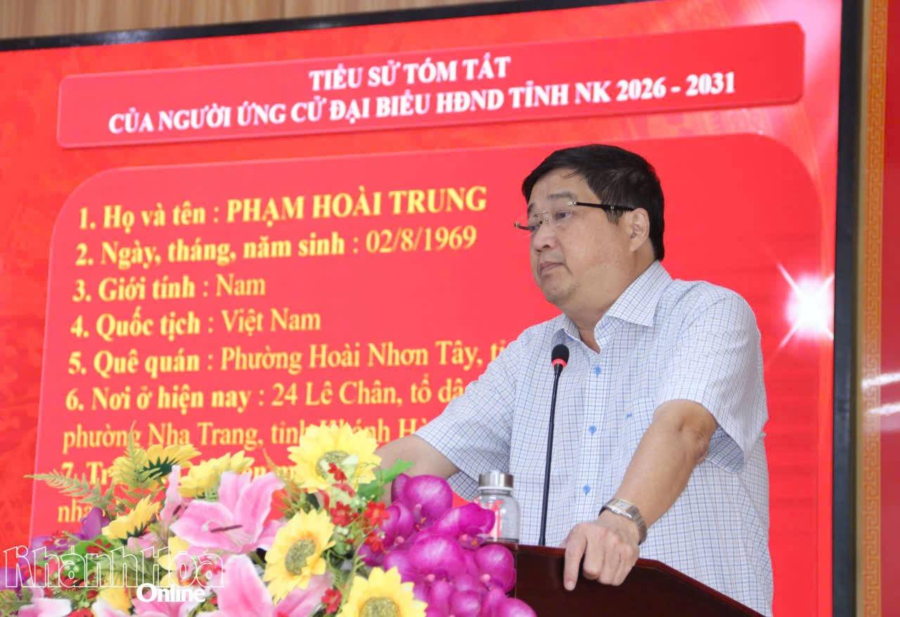 Ông Phạm Hoài Trung (sinh năm 1969), người quản lý doanh nghiệp, phụ trách Hội đồng thành viên Tổng công ty Khánh Việt