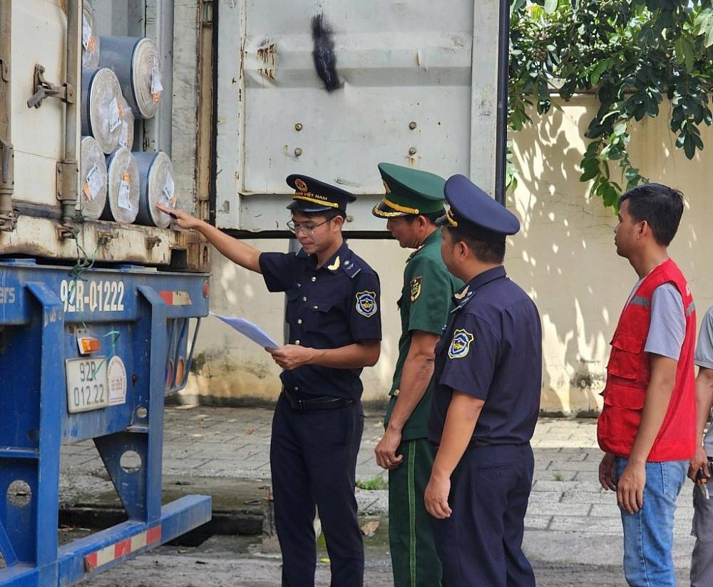 Hải quan tăng cường kiểm soát, ngăn chặn buôn lậu xăng dầu qua biên giới