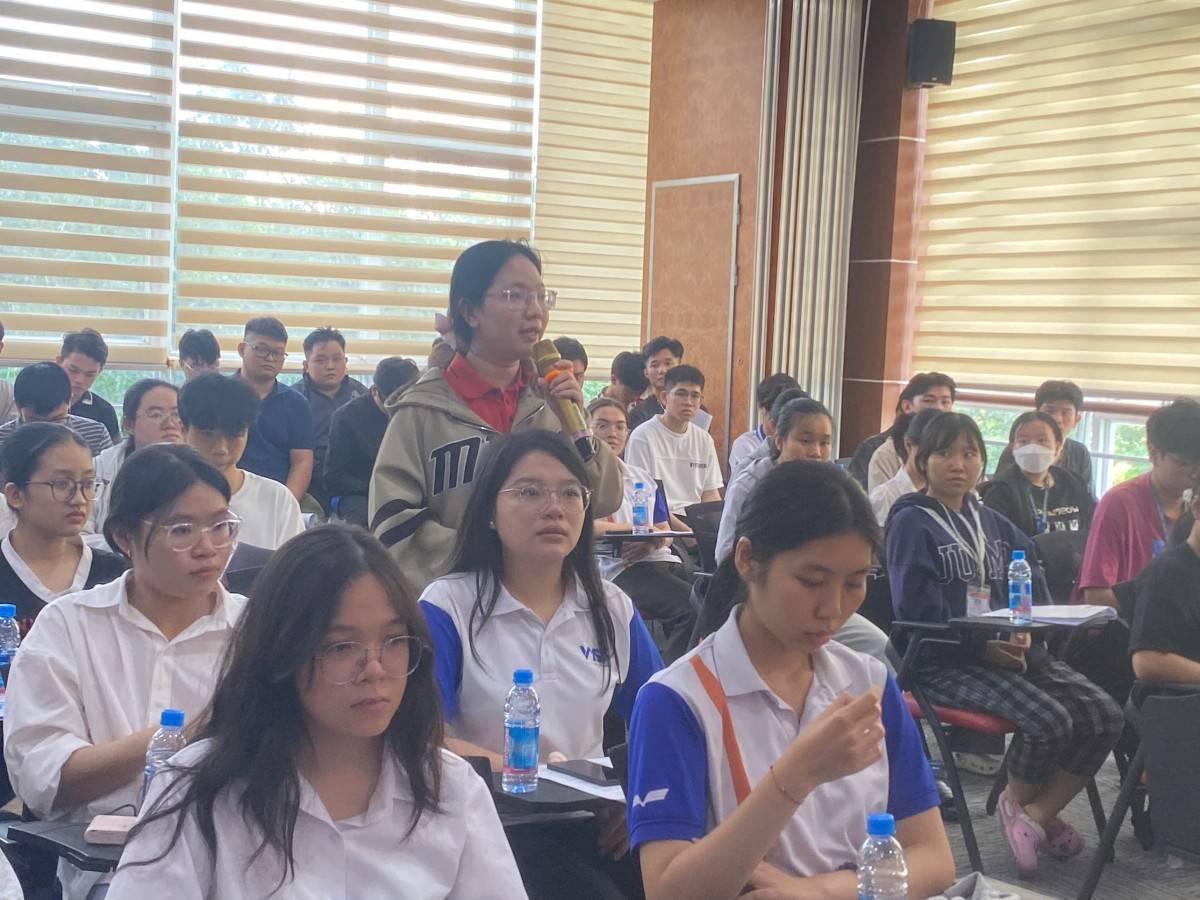 Phường Đông Hòa: Sinh viên Đại Học Quốc Gia TP.HCM mong muốn được giải đáp nhiều vấn đề thiết thực liên quan đến đời sống sinh viên