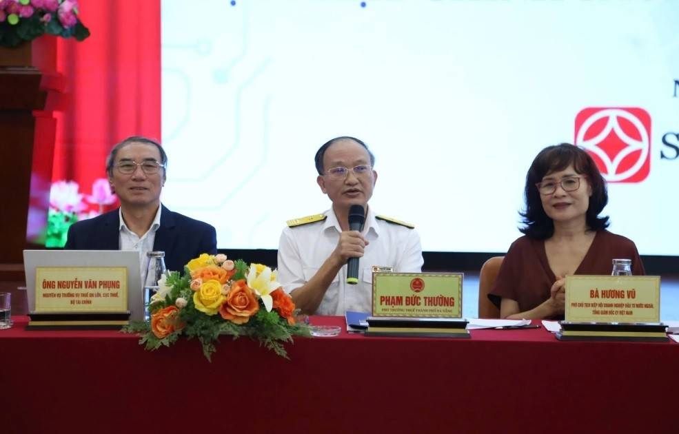 Các chuyên gia trong lĩnh vực thuế cùng lãnh đạo cơ quan Thuế TP. Đà Nẵng giải đáp trực tiếp băn khoăn của doanh nghiệp. 