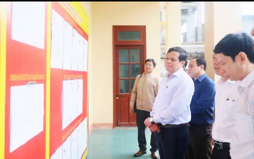 Chủ tịch HĐND tỉnh Quảng Ngãi Nguyễn Đức Tuy kiểm tra công tác chuẩn bị cho ngày bầu cử đại biểu Quốc hội và đại biểu HĐND các cấp tại đặc khu Lý Sơn.