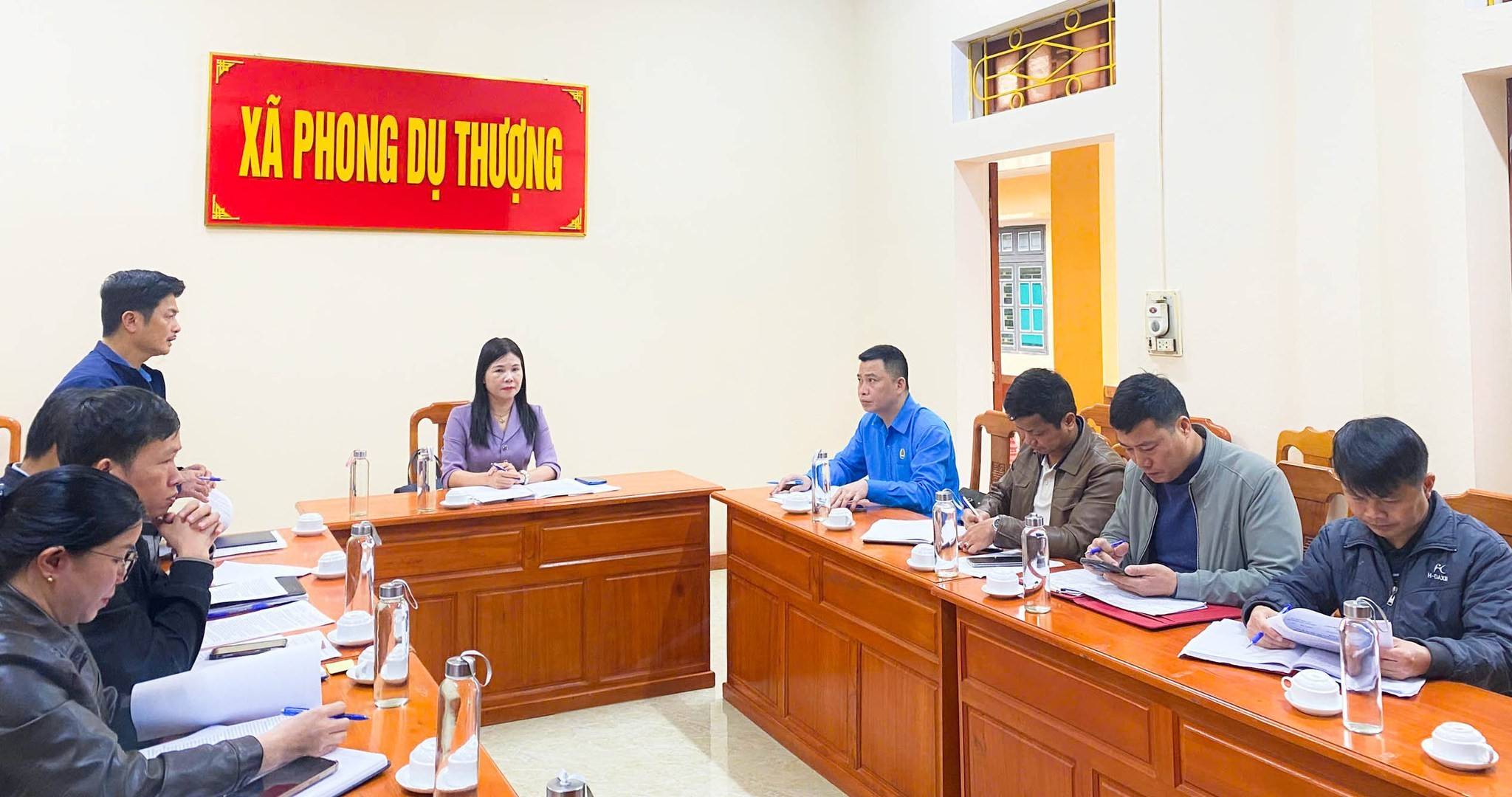 Quang cảnh buổi làm việc