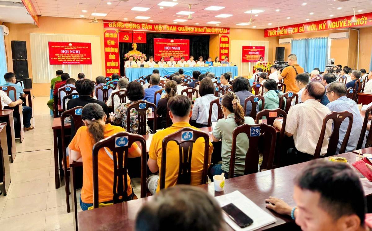 Hàng trăm cử tri phường Bình Tân tham gia buổi tiếp xúc  với các ứng cử viên đại biieeur Quốc Hội và HDND TP.vào chiều ngày 11/3/2026