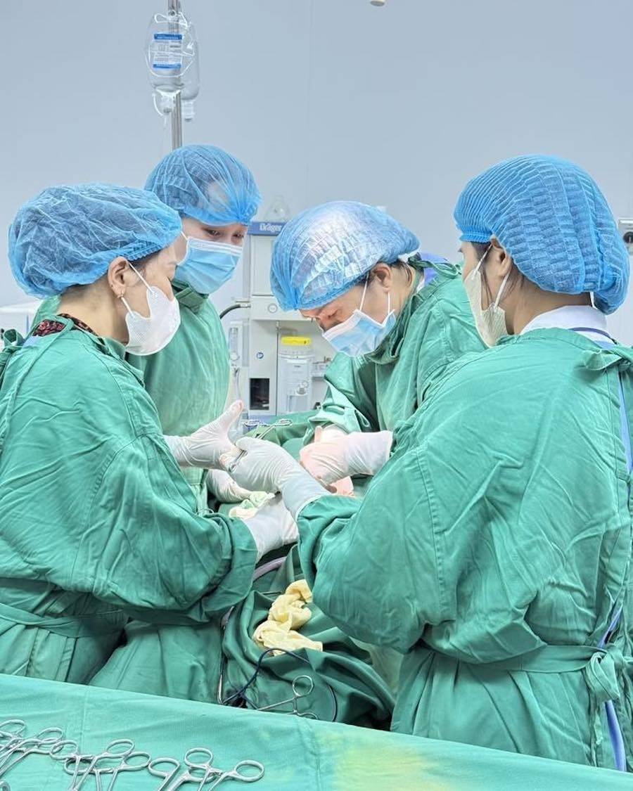 khẩn trương triển khai phẫu thuật để cầm máu và xử trí tổn thương