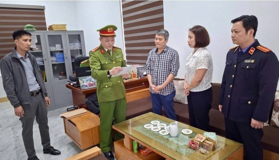 Cơ quan cảnh sát điều tra Công an tỉnh Lào Cai thi hành lệnh bắt bị can để tạm giam đối với Phạm Hồng Thắng.