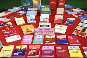 300 tư liệu về Quốc hội và bầu cử được trưng bày tại Thư viện tỉnh Lào Cai