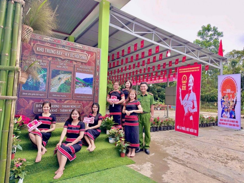 Không khí sôi nổi tại các điểm bầu cử của xã Trà Leng.