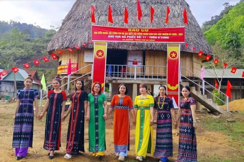 không khí chuẩn bị cho ngày hội lớn của toàn dân trên địa bàn thành phố diễn ra khẩn trương, nghiêm túc nhưng cũng đầy phấn khởi. Từ khu vực trung tâm đô thị đến các địa bàn miền núi, vùng xa