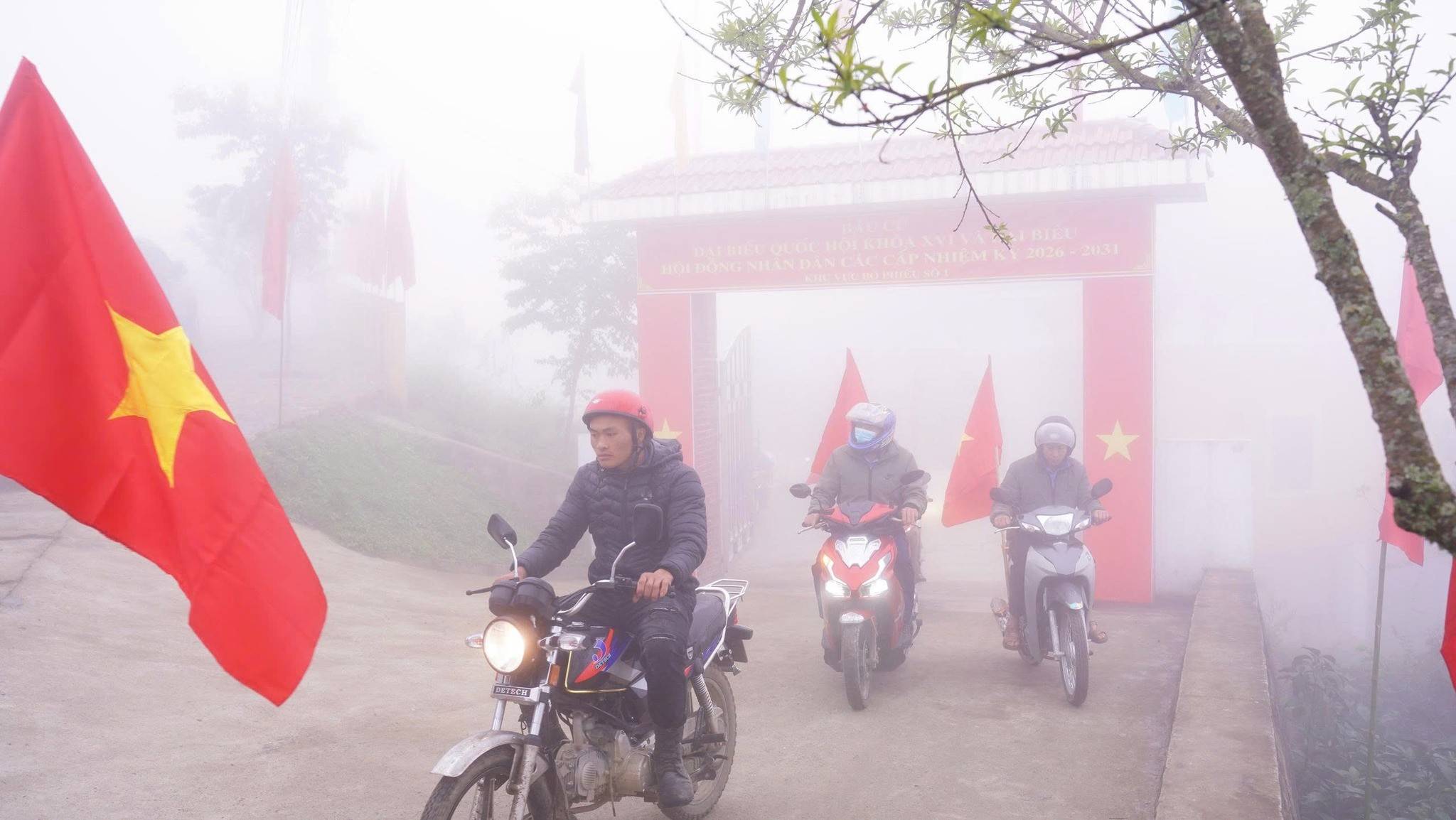 Lào Cai: Y Tý ra quân tuyên truyền bầu cử bằng nhiều thứ tiếng đến đồng bào vùng biên