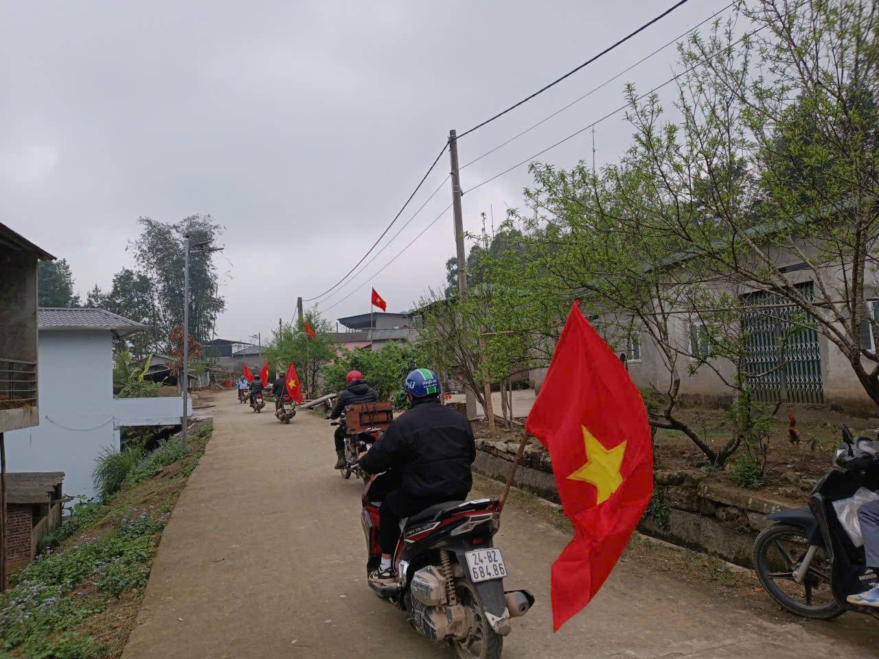 Lào Cai: Y Tý ra quân tuyên truyền bầu cử bằng nhiều thứ tiếng đến đồng bào vùng biên