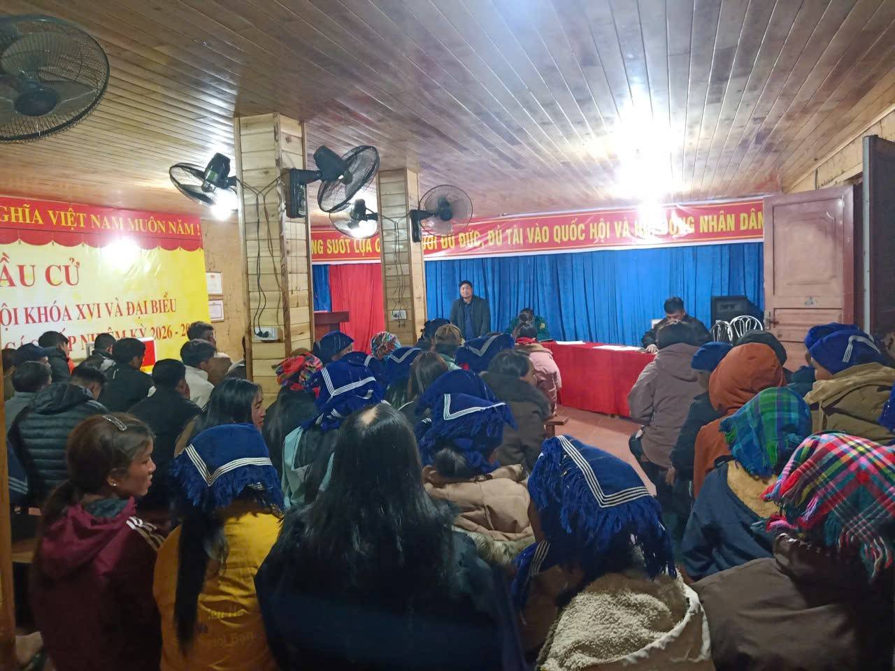 Lào Cai: Y Tý ra quân tuyên truyền bầu cử bằng nhiều thứ tiếng đến đồng bào vùng biên