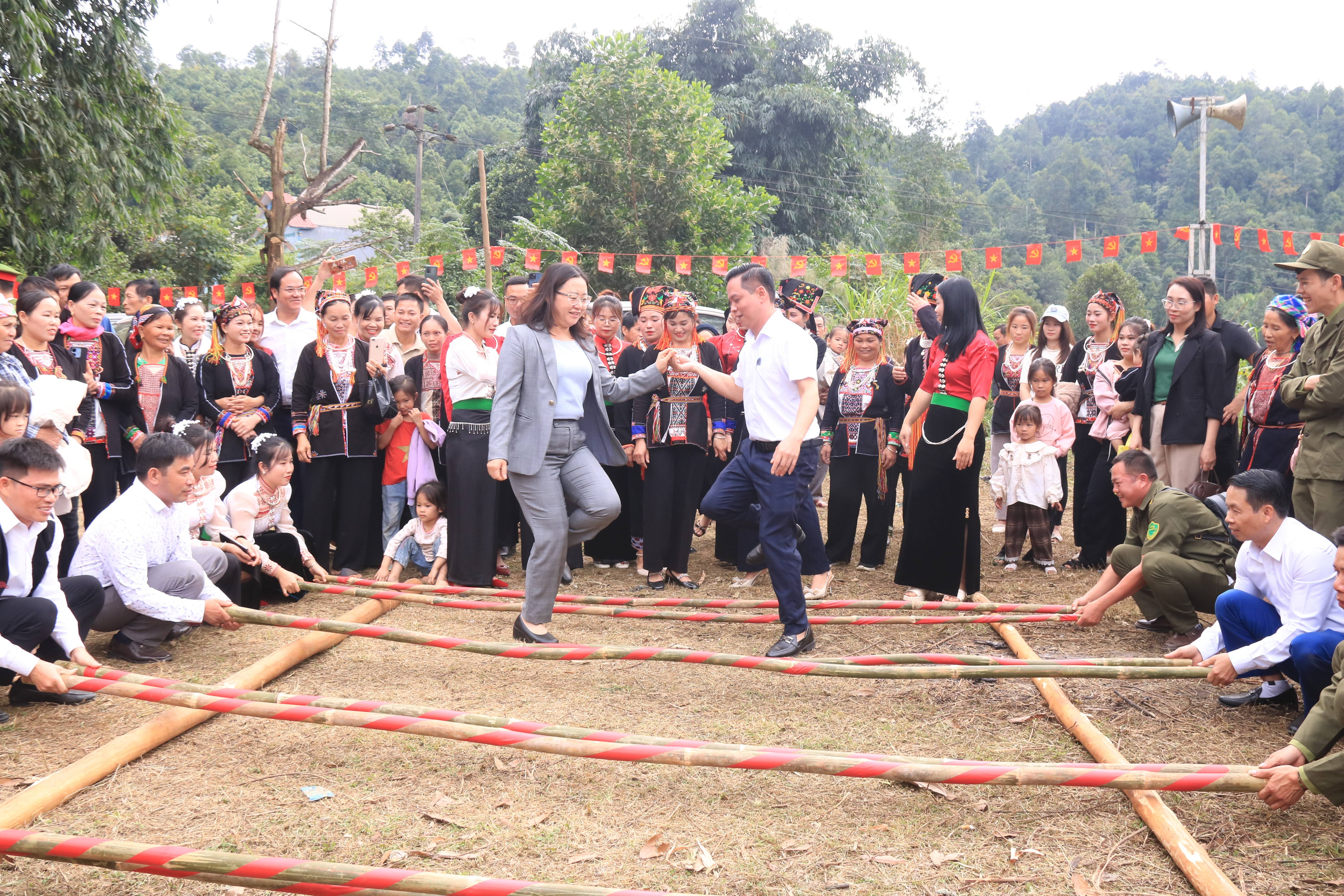 Lào Cai hướng tới “tỉnh hạnh phúc”, phấn đấu chỉ số hạnh phúc người dân đạt 69%